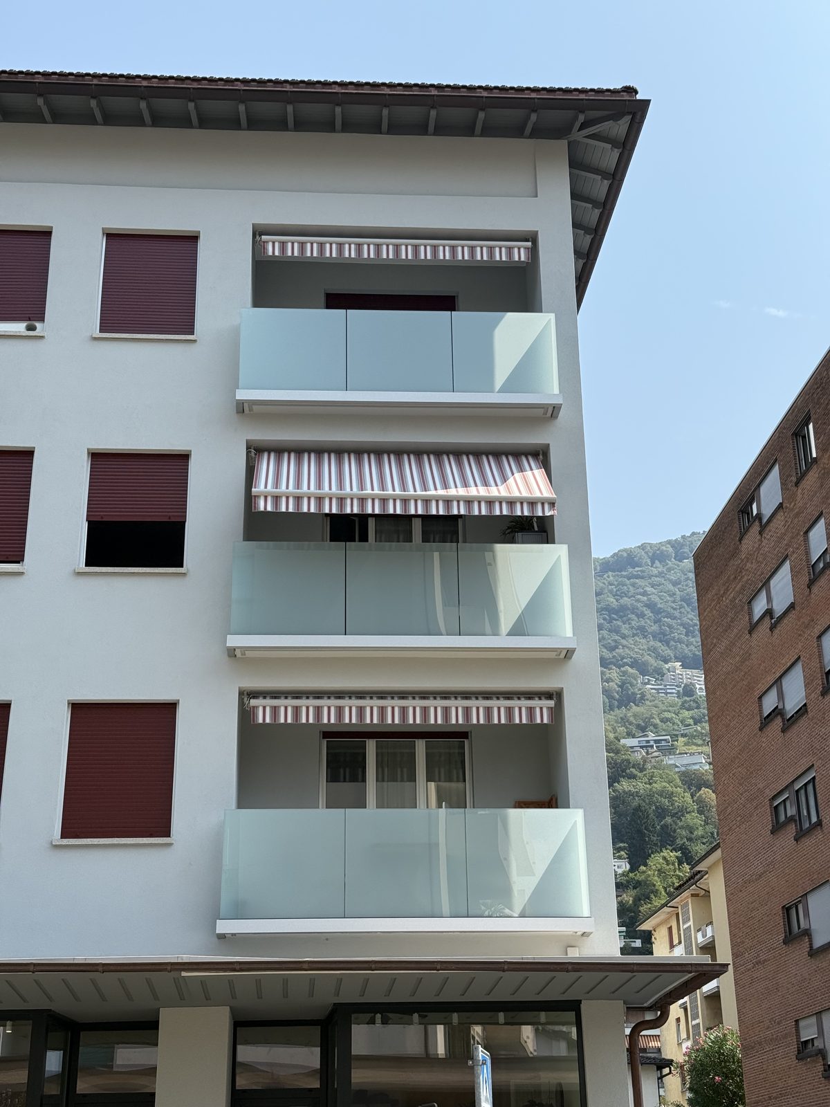Installazione ALUSKY — parapetto in vetro