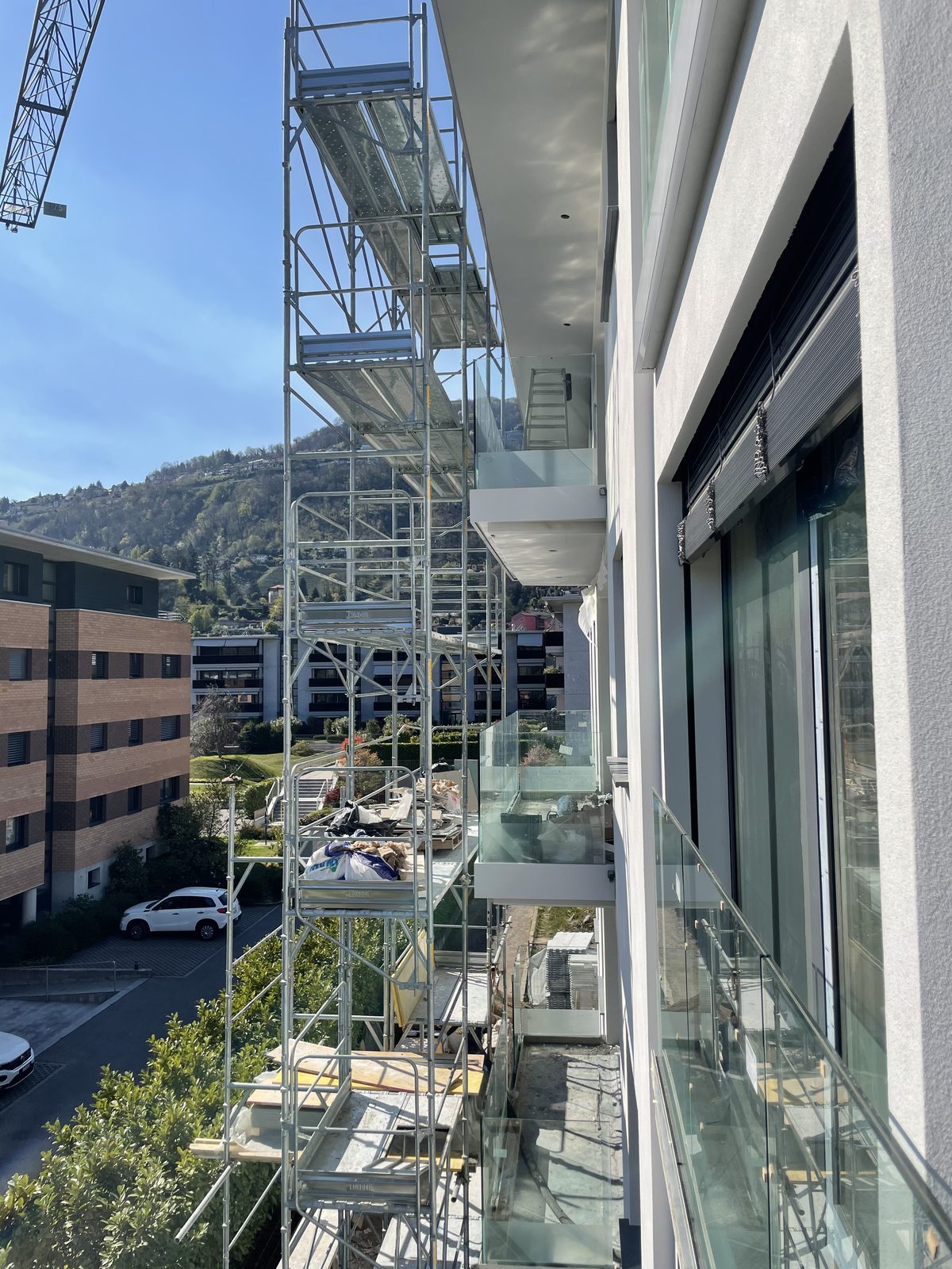 Installazione ALUSKY — parapetto in vetro
