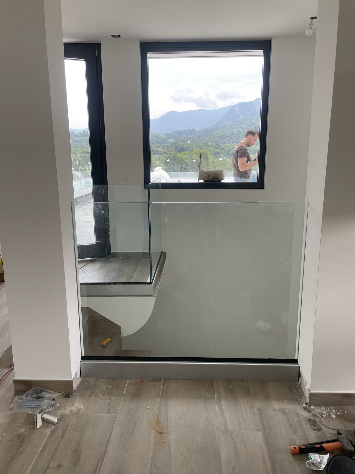 Installazione ALUSKY — parapetto in vetro