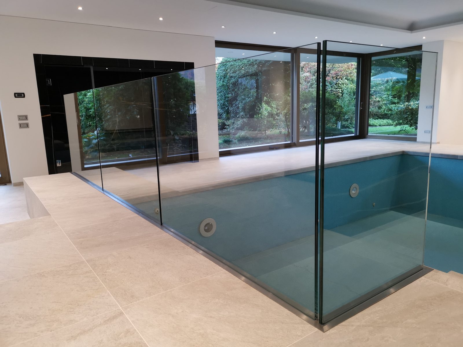 Installazione ALUSKY — parapetto in vetro