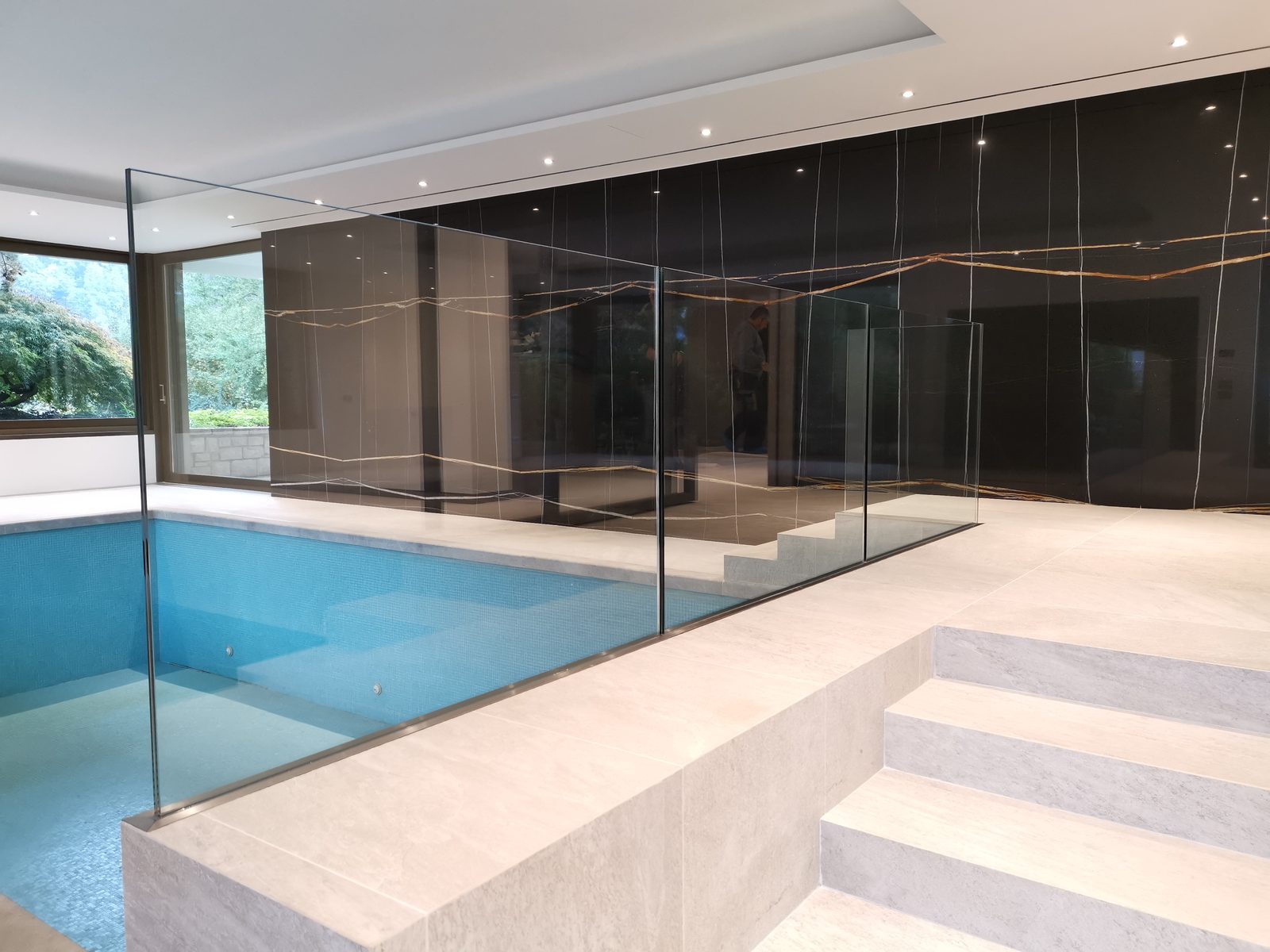 Installazione ALUSKY — parapetto in vetro