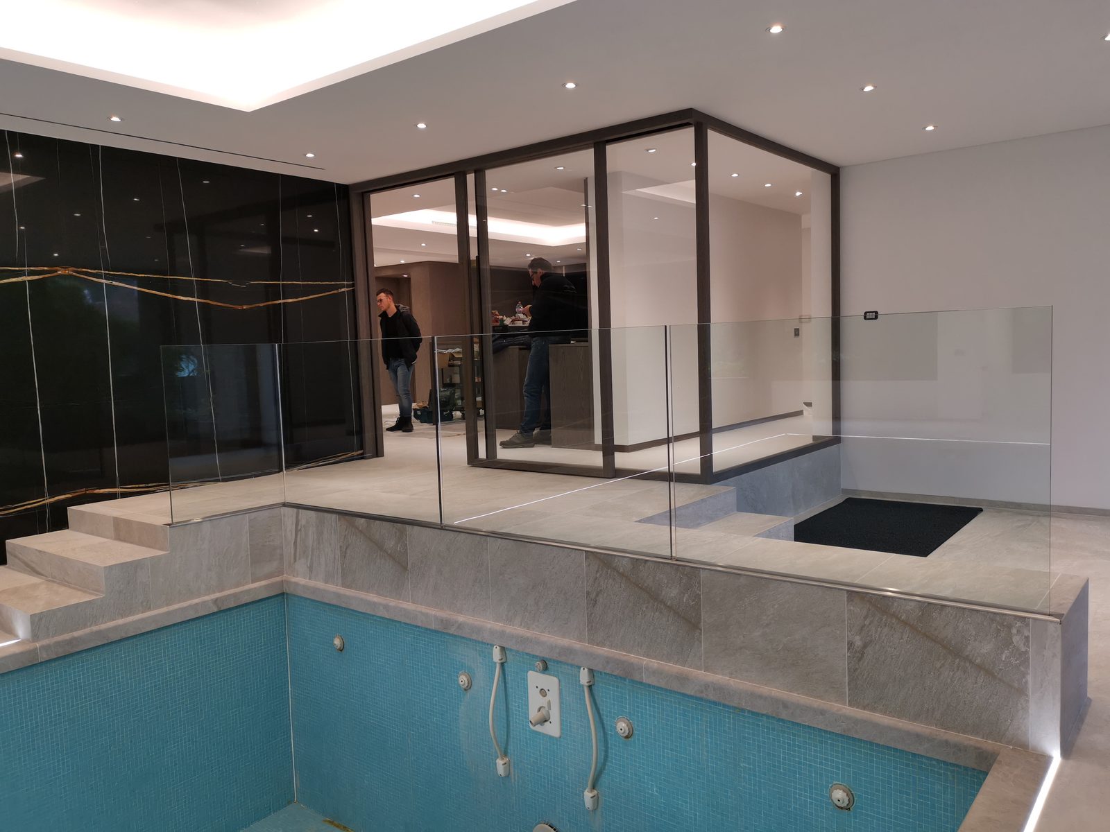 Installazione ALUSKY — parapetto in vetro