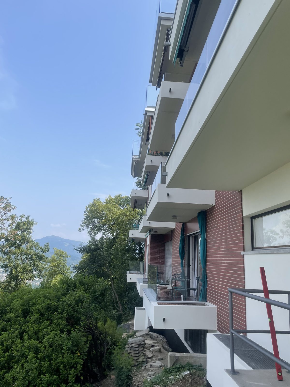 Installazione ALUSKY — parapetto in vetro