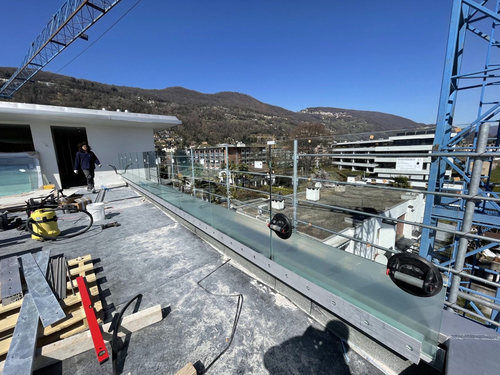 Installazione ALUSKY — parapetto in vetro